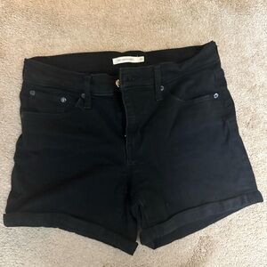 Mid length Levi shorts